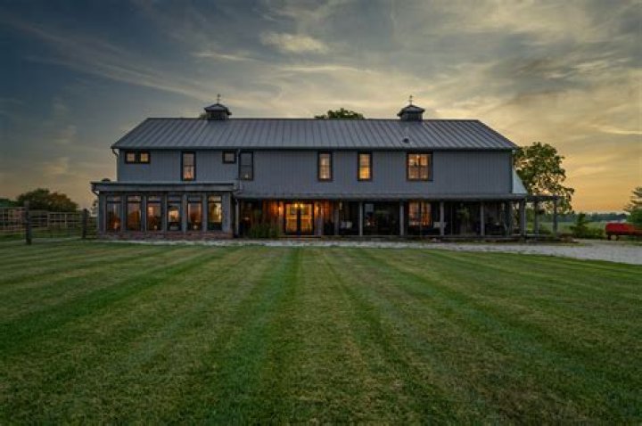 Is it cheaper to build a 1.5 or 2 story house?