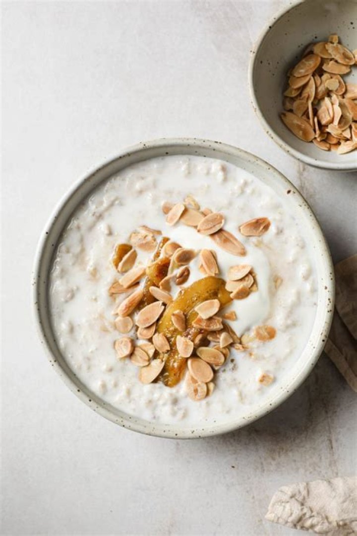 Is it healthier to eat oatmeal with milk or water?