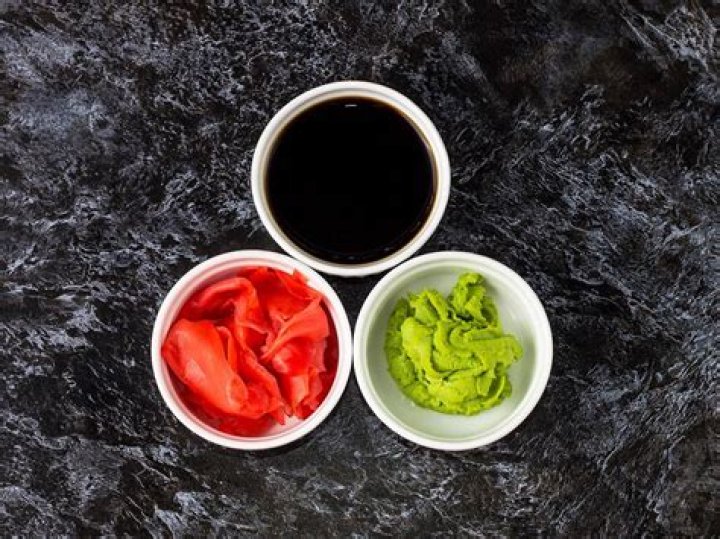Is mixing wasabi and soy sauce rude?