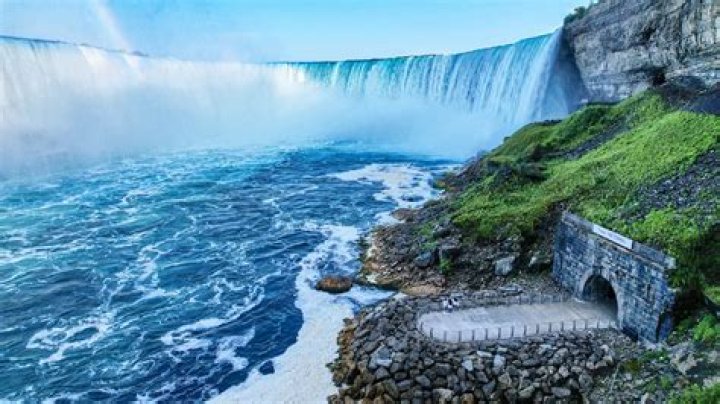 Is the American side of Niagara Falls worth seeing?