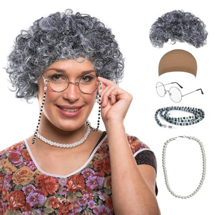 Is wearing a wig noticeable?