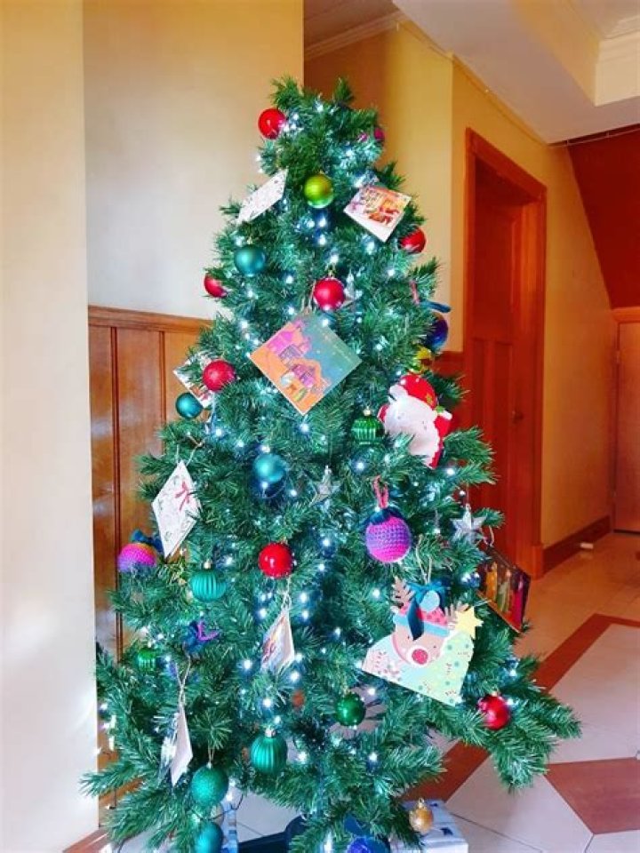 Should I mist my Christmas tree?