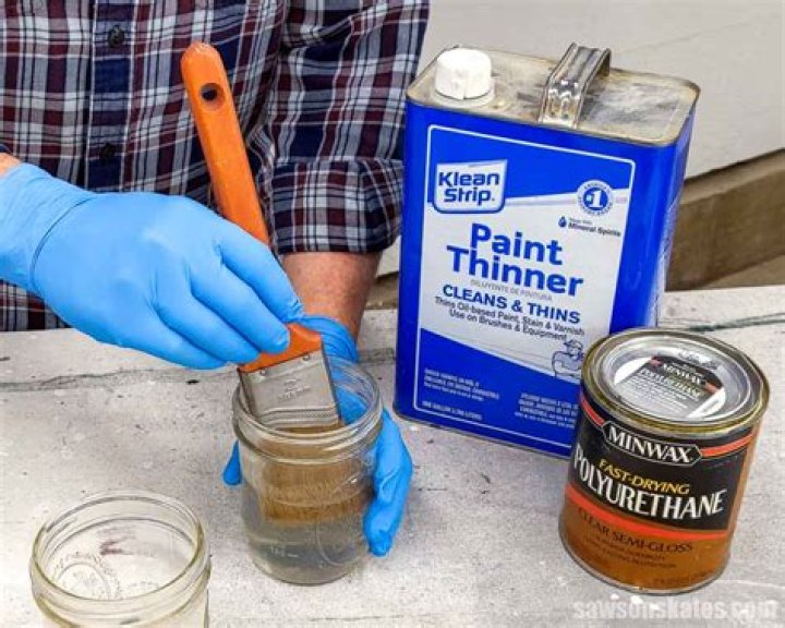 What's the difference between paint thinner and paint remover?