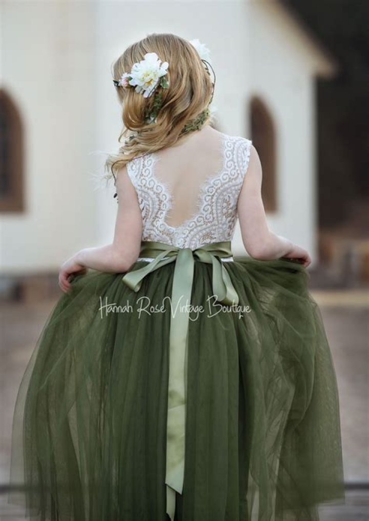 What color should a flower girl wear?