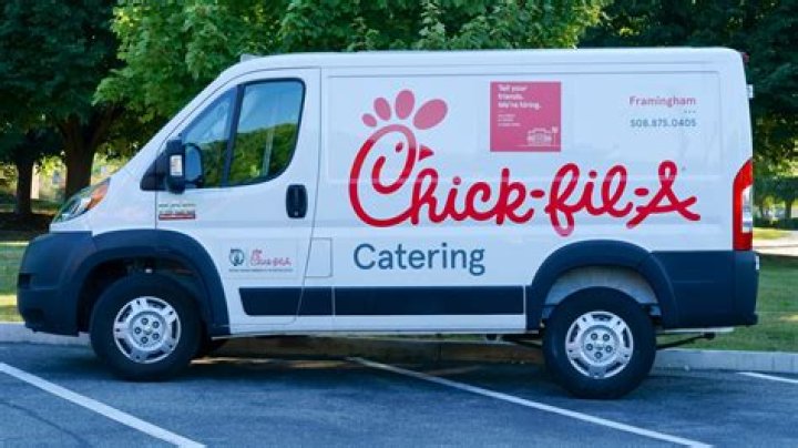 What do shirt colors mean at Chick-fil-A?