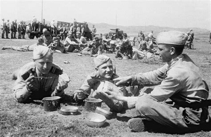 What do soldiers eat during war?