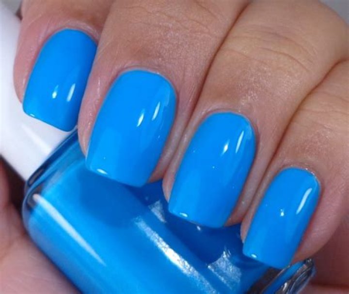 What does blue fingernail polish mean?