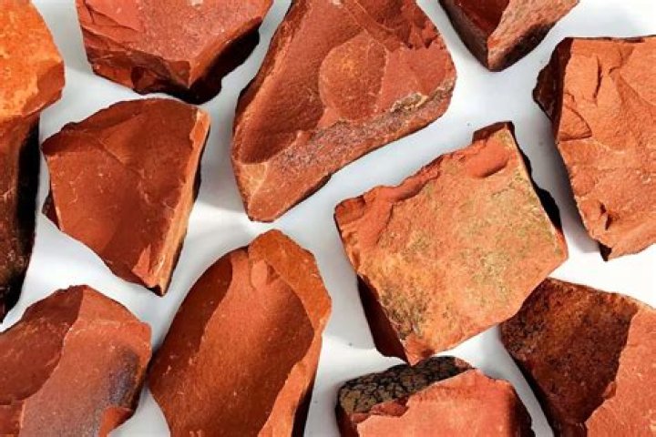 What does jasper look like in nature?