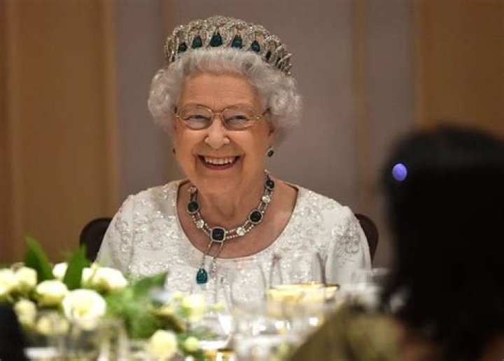What does Queen Elizabeth eat for dinner?