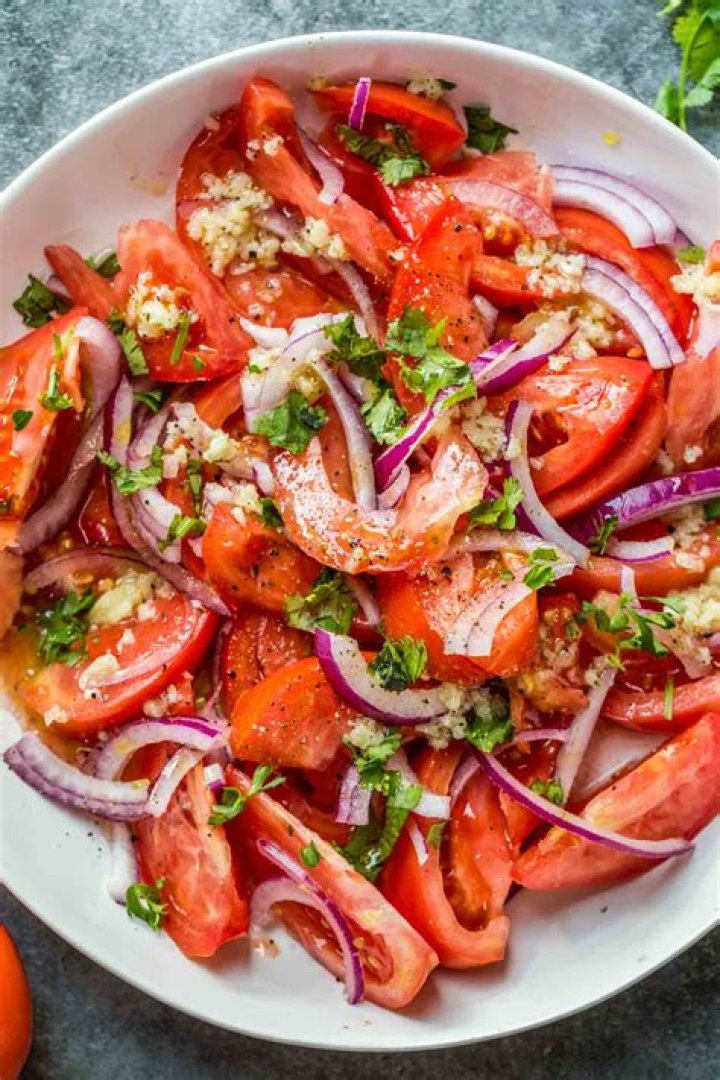 What is the best tomato for salad?