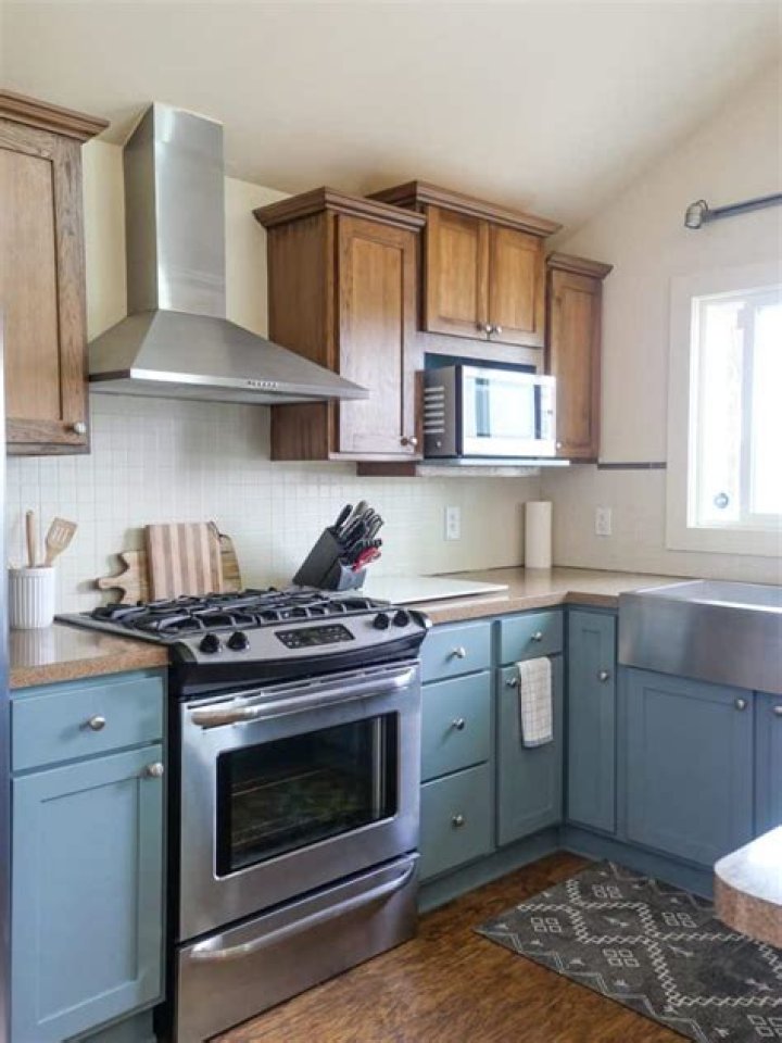 What kind of kitchen cabinets Cannot be painted?