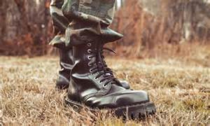 What makes a combat boot?