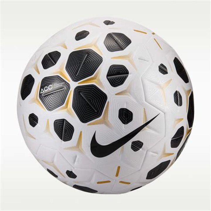 When did Tiger stop using Nike balls?