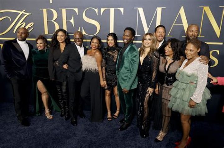 Where does the best man's date sit?