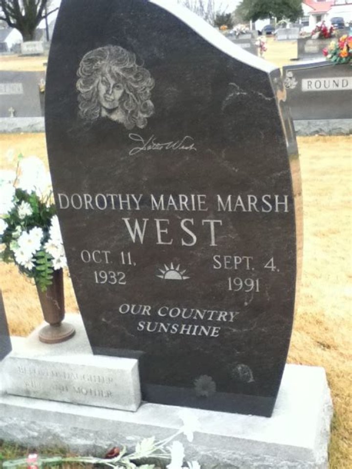 Where is Dottie West buried?