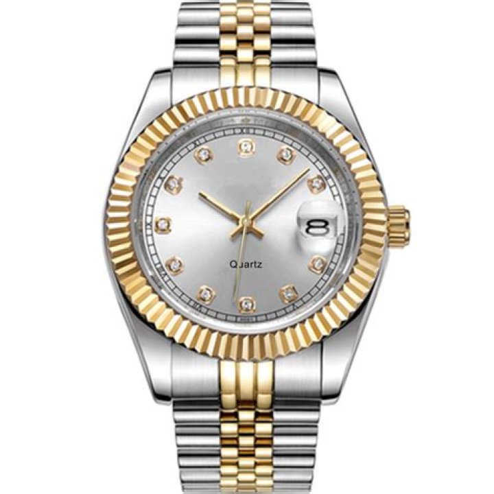 Which is better mechanical or quartz watch?