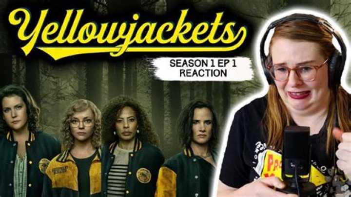 Who died in the first episode of Yellowjackets season 1?