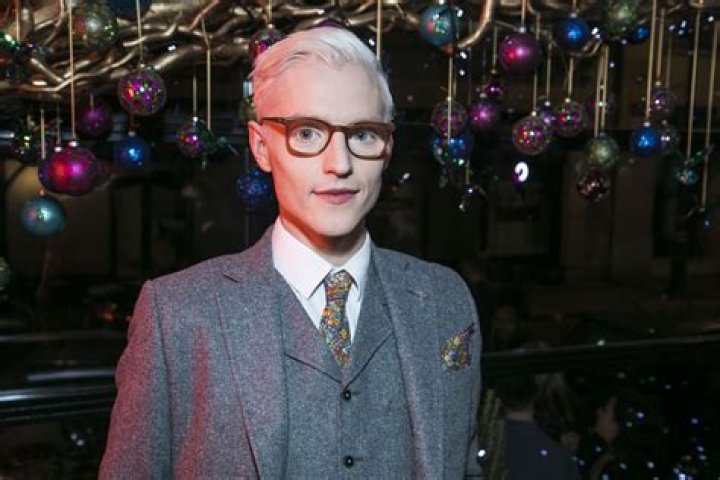 Who is Artie in Cruella based on?