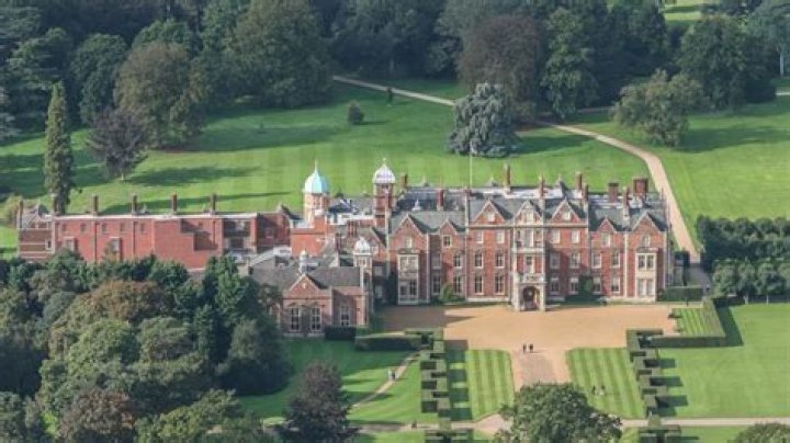 Who owns Sandringham House?