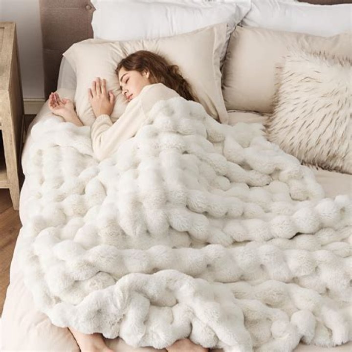 Why are Afghan blankets so warm?
