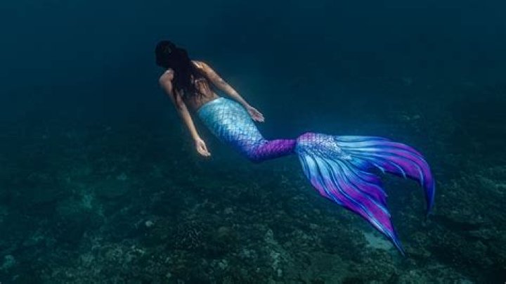Why can't mermaids look at the full moon?