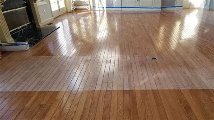 Why do hardwood floors separate in winter?