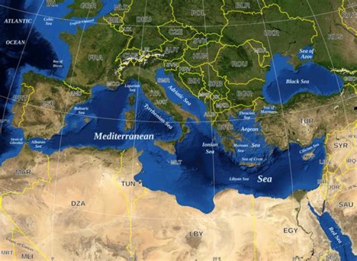 Why does Mediterranean have no tide?
