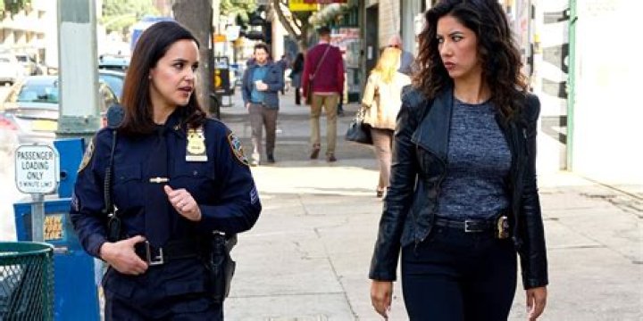Why does Rosa looks different in season 4?