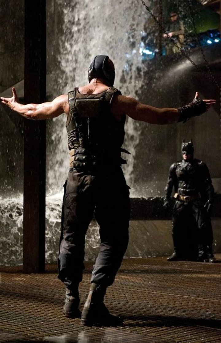 Why does Tom Hardy look so tall in Batman?