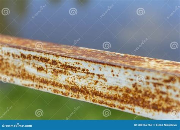 Will cast iron rust outside?