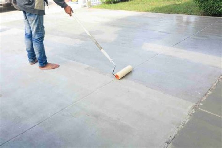 Will painting concrete prevent mold?